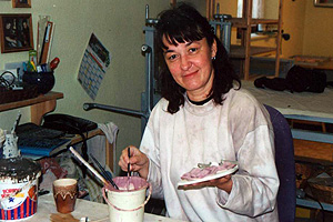 Carola Müller in ihrer Werkstatt